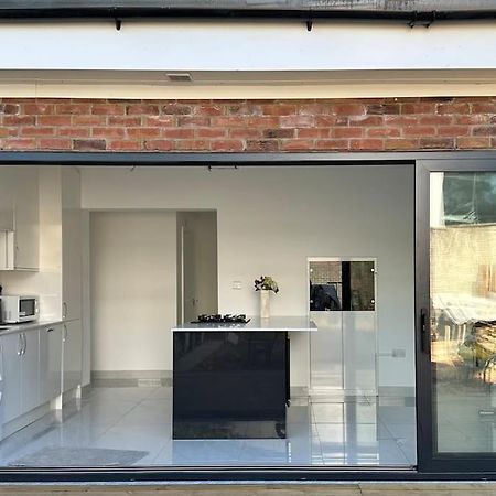 Beautiful 3 Bedroom House In London -Ensuite Bed Room Twickenham Extérieur photo