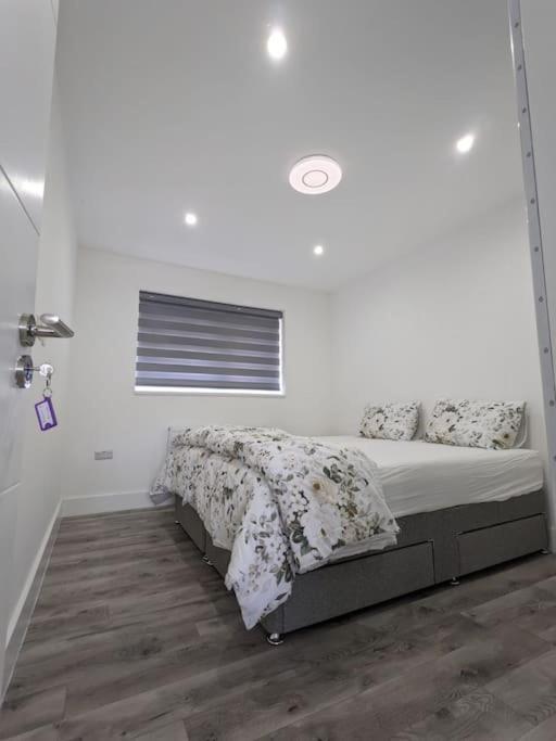 Beautiful 3 Bedroom House In London -Ensuite Bed Room Twickenham Extérieur photo