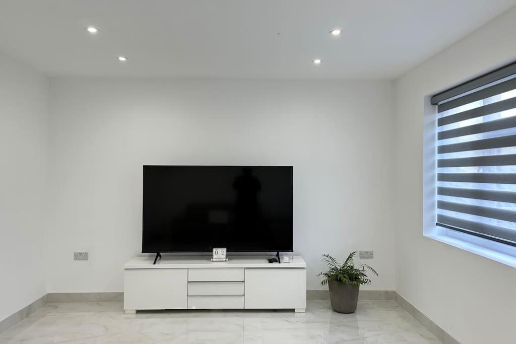 Beautiful 3 Bedroom House In London -Ensuite Bed Room Twickenham Extérieur photo
